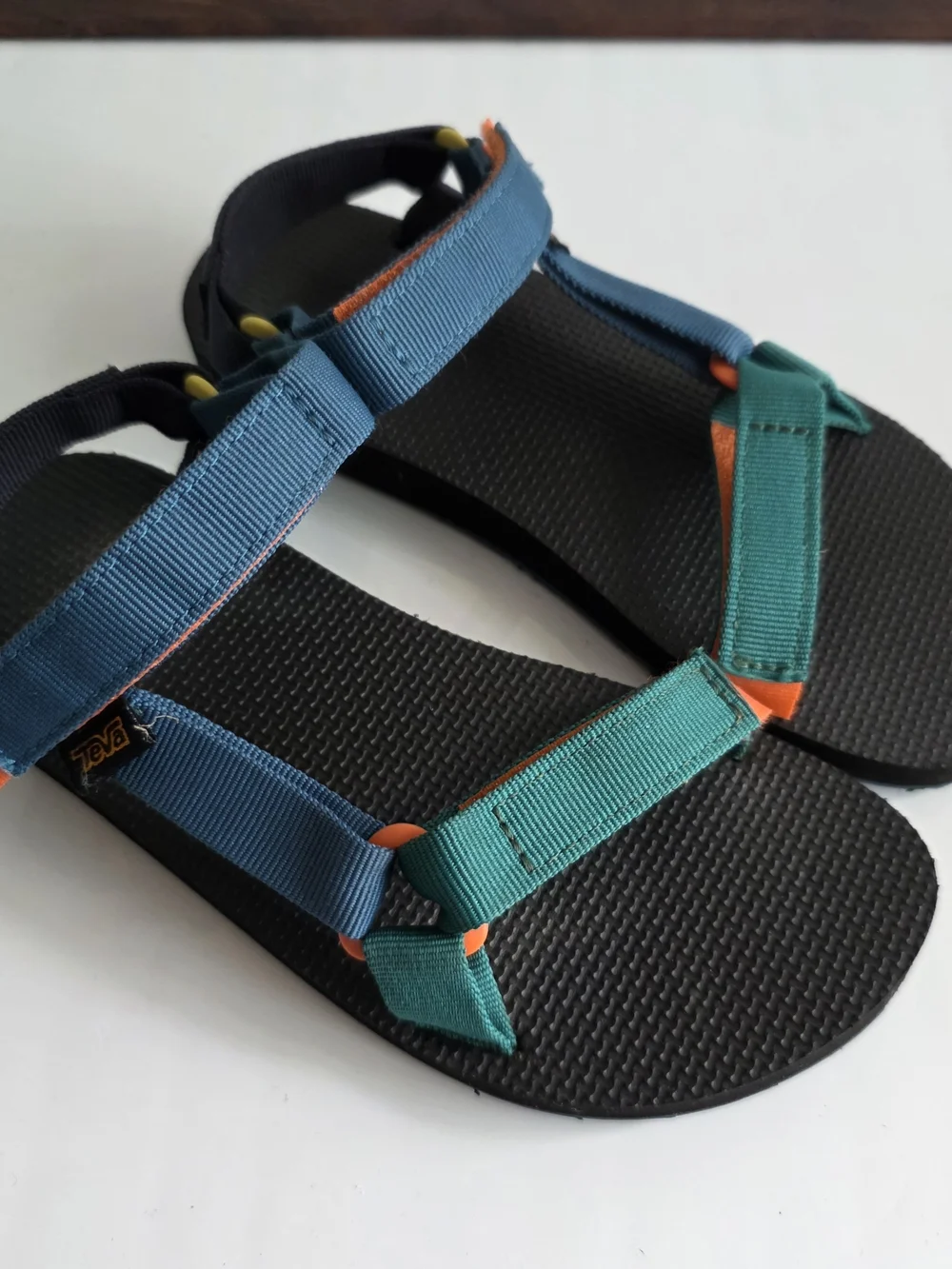 Teva Colorblock Kids  Sport Sandals in Teal, Navy & Black. UNISEX SIZE 4